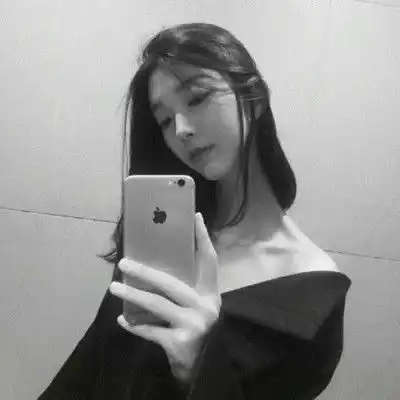 好看的美女头像黑白气质,黑色依然很有气质
