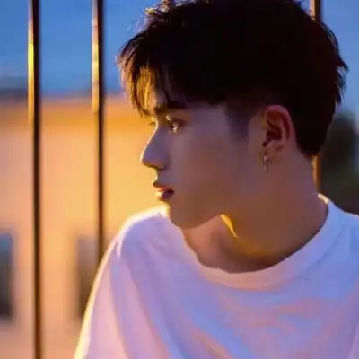 一眼就沦陷的男友力爆棚的男生头像
