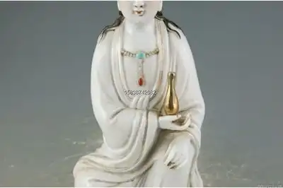 晚清万同顺粉彩净水莲花观音
