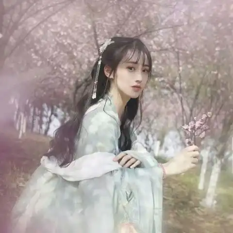 她在胸膛原创
