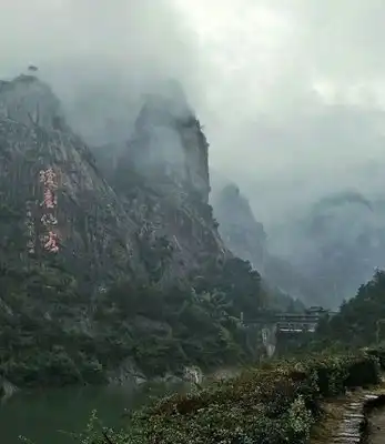 Bluelotus秋色南黄古道秋韵南黄古道,行摄金秋枫叶,赏琼台仙境风景
