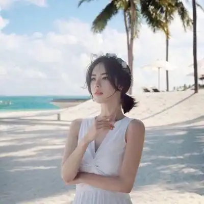 海边戴墨镜美女微信头像女生
