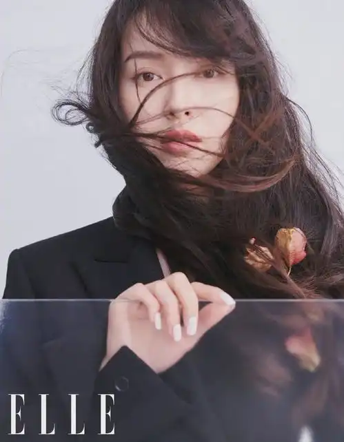 肤白貌美大长腿,36岁唐嫣女神范十足,时尚大片日常搭配都很潮
