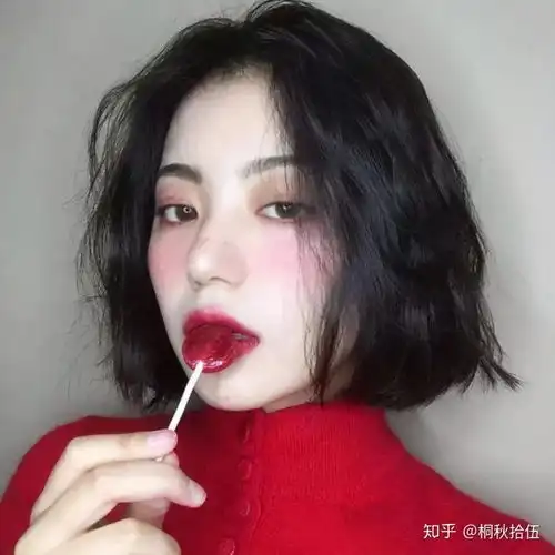 2020烫发图鉴超适合大脸妹子,减龄又显脸小
