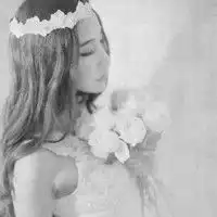 虽没有色彩,是黑白的但是很漂亮甜美女生黑白伤感高清头像
